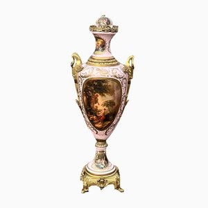 Große freistehende Ormolu Urne mit Porzellandeckel