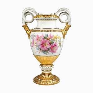 Meissen Vase mit Schlangenhenkel und weicher Blumenmalerei, Leuteritz zugeschrieben, 1865