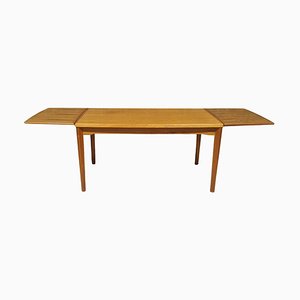 Mesa de comedor escandinava atribuida a Henning Kjaernulf, años 70