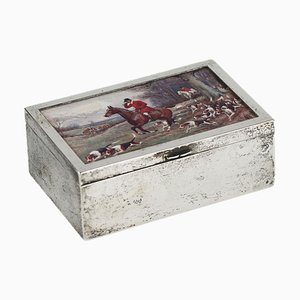 Caja de madera con metal plateado