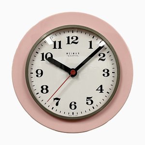 Reloj de pared de Alemania Oriental vintage de baquelita rosa de Weimar, años 80