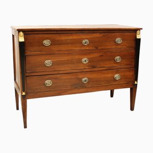 Antique Italian Chest of Drawers in Walnut, 1700s