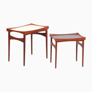 Tavolini Mid-Century moderni a incastro in teak con ripiano removibile e reversibile attribuiti a Finn Juhl, anni '50, set di 2