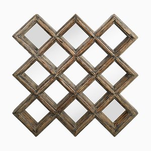 Specchio in legno con struttura geometrica