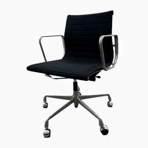 Model EA 117 Aluminum Swivel Chair by Charles & Ray Eames for Vitra