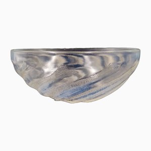 Cuenco francés Art Déco de vidrio opalescente con peces en forma circular de René Lalique, años 20