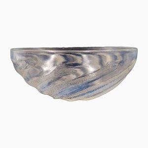 French Art Deco Opalescent Glass Bowl with Fishes in Circular Pattern by René Lalique, 1920s