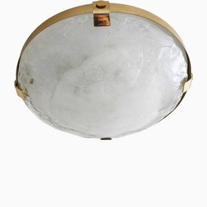 Lámpara de techo de vidrio hielo y latón de Kalmar, años 60