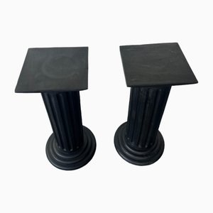 Pedestal de madera teñida de negro