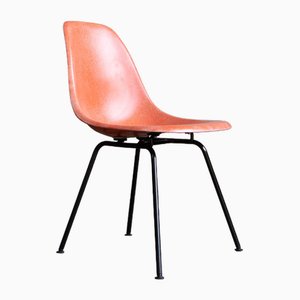 Sedia in fibra di vetro arancione di Charles & Ray Eames per Herman Miller, anni '60