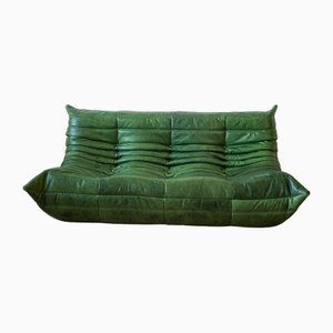 Divano a tre posti Togo in pelle verde Dubai di Michel Ducaroy per Ligne Roset