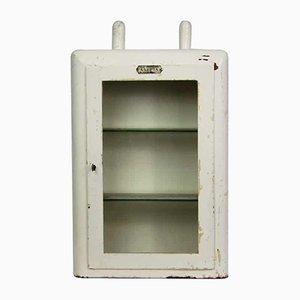 Polnischer Vintage Arzneischrank aus Stahl, 1920er bei Pamono kaufen