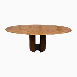 Mid-Century Modern Italienischer Ovaler Tisch im Stil von G. Offredi für Saporiti. 1970er