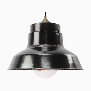 Lampada a sospensione vintage industriale in bachelite, smalto nero e ottone