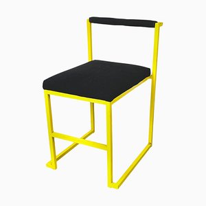 Italienischer Moderner Rechteckiger Stuhl mit Schwarzem Stoff & Gelbem Metall, 1980er