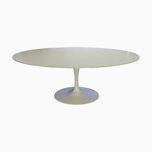 Mesa oval de Eero Saarinen para Knoll International, años 80