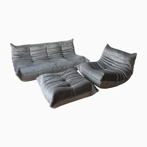 Poltrone Togo in velluto grigio con pouf e divano a tre posti di Michel Ducaroy per Ligne Roset, set di 3