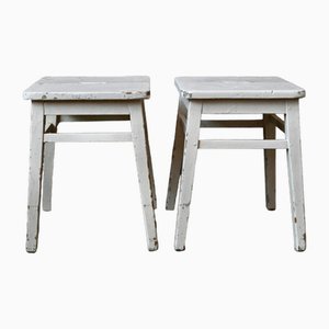 Tabourets en Bois avec Peinture Blanche Patinée, Set de 2