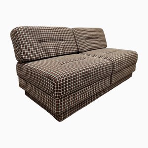 Juego de sofá cama o sillones suecos convertibles con mesa auxiliar, años 80