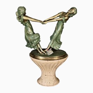 Vidal Grau, Estatua de mujer modernista, bronce sobre base de resina