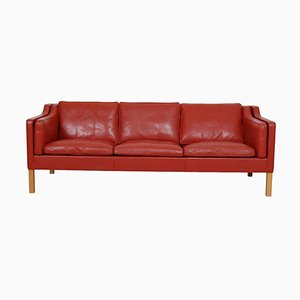 Modell 2213 3-Sitzer Sofa aus rotem Leder von Børge Mogensen, 1990er