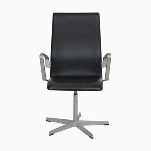 Oxford Chair in Black Leather by Arne Jacobsen
