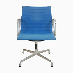 Chaise Ea-105 en Tissu Bleu par Charles et Ray Eames, 1990s