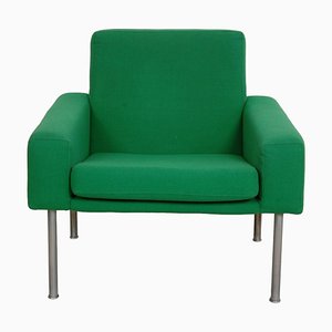 Butaca GE-34 de tela verde de Hans Wegner, años 80