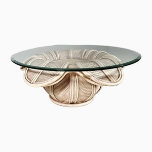 Mesa de centro Mid-Century moderna de caña o ratán con forma de flor de campana, Italia, años 70