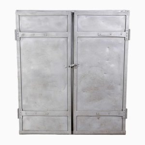 Industrieller Metallschrank, 1940er