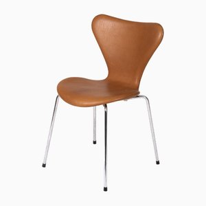 Sedia in pelle di Arne Jacobsen