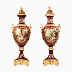 Jarrones de suelo estilo Luis XVI de porcelana con bronce dorado, Francia, años 20. Juego de 2