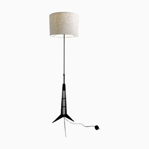 Mid-Century Modern Dreibeinige Stehlampe aus Schmiedeeisen