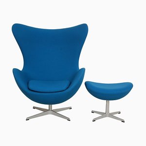 Chaise Egg avec Ottomane en Tissu Bleu par Arne Jacobsen, Set de 2