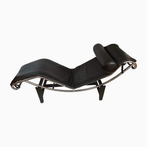 Vintage Modern Black Leather Chaise Longue LC4 Lounger in the style of Le Corbusier
