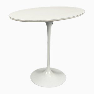 Mesa auxiliar o de centro ovalada de Eero Saarinen para Knoll International, años 60