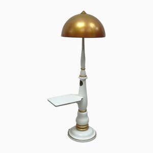 Lámpara de pie columna de madera y metal con pantalla de bronce dorado, años 40