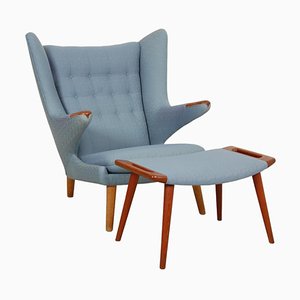 Sedia Papa Bear con sgabello in tessuto blu di Hans Wegner, anni '70, set di 2