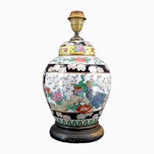 Lampada in porcellana decorata con fiori e pavoni, Cina, fine XIX secolo