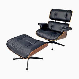 Poltrona moderna in pelle nera con poggiapiedi di Eames per Miller, anni '70, set di 2