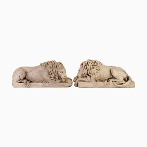 Esculturas de leones durmientes, siglo XIX de atribuido a Antonio Canova. Juego de 2