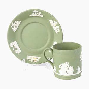 Taza y platillo camafeo neoclásico Jasperware verde de Wedgwood. Juego de 2