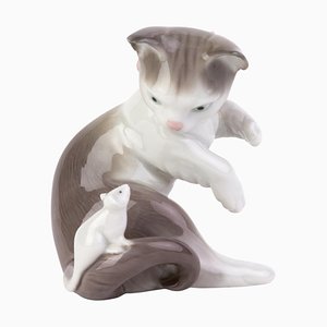 Model 5236 Cat and Mouse in Porcelain from Lladro
