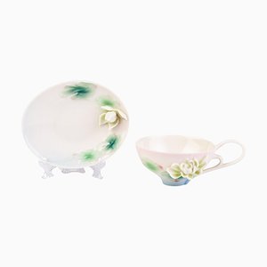 Taza de té y platillo de porcelana con motivos florales de Franz. Juego de 2