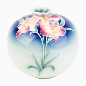 Porzellan Kugelvase mit Blumendekor von May Wei Xuet-Mei für Franz