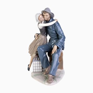 Model 4888 The Kiss Figure Group in Porcelain from Lladro