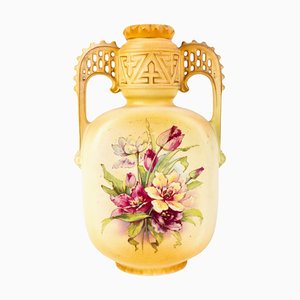Vaso Art Nouveau reticolato a due manici in porcellana