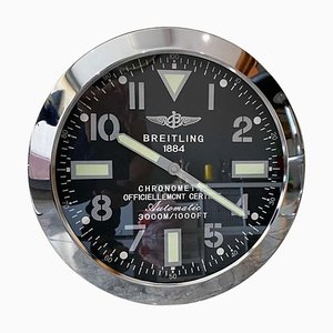 Chronometer Leuchte Wanduhr mit geriffelter Lünette von Breitling
