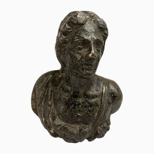 Pomo de hierro italiano con busto de niño, 1600