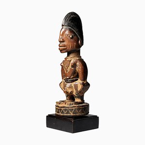 Figura Yoruba gemella intagliata, Nigeria, anni '20